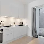 公寓 Superb First-floor Mid Town