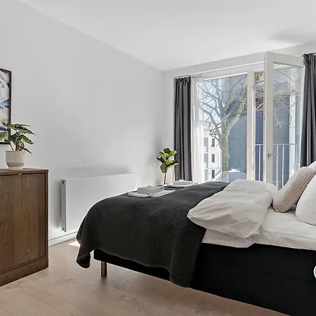 Superb First-floor Mid Town Århus