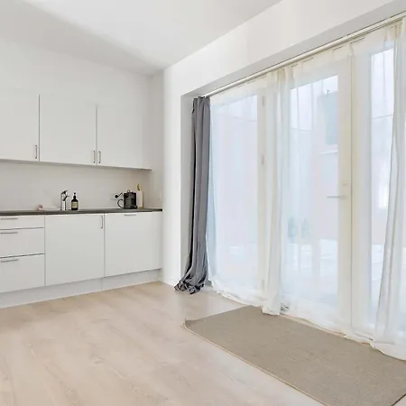 Superb First-floor Mid Town