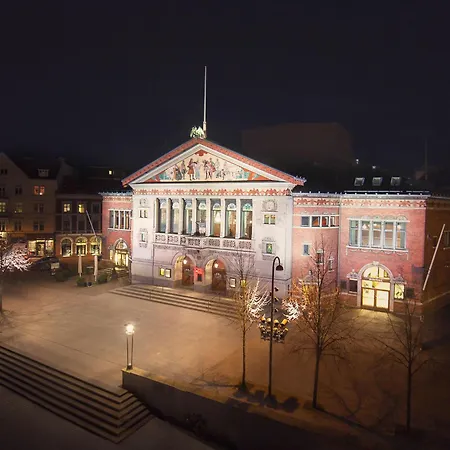 Superb First-floor Mid Town Århus